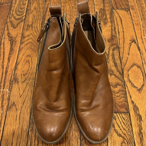 DV by Dolce Vita Booties - Picture 2 of 12